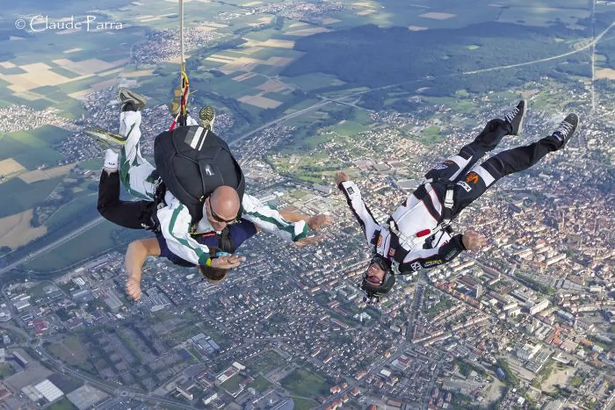 Un saut en parachute