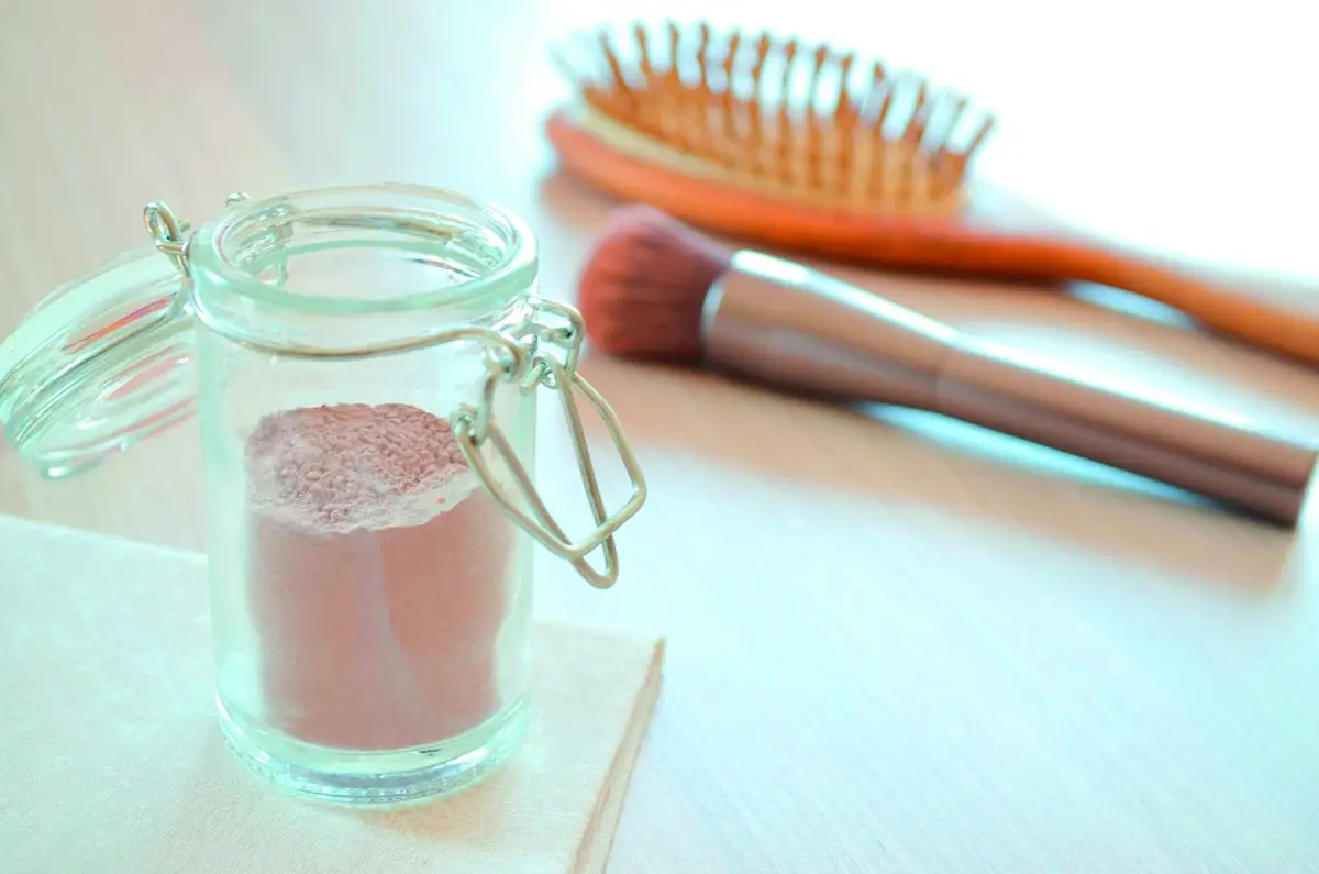 Un shampooing sec en poudre