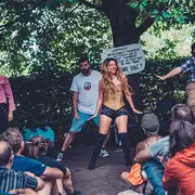 Un spectacle de rue sur les vertiges de l'amour