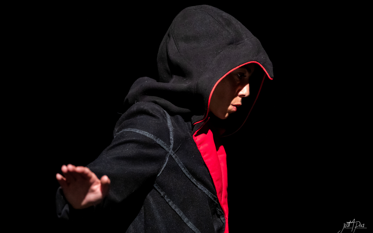 Marie-Magdeleine interprète tous les personnages d'une même famille.