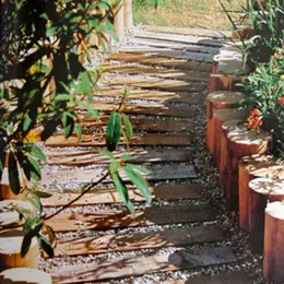 Une allée de jardin sur-mesure