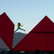 Une danseuse sur un container en plein coeur du parc de Choisy ! Origami / Cie Furinkaï