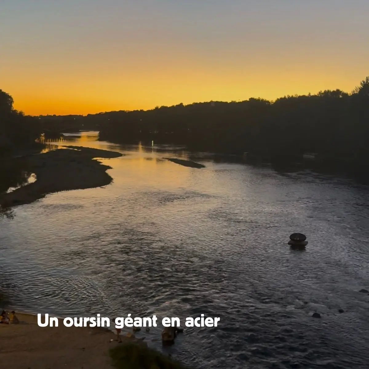 Une étrange sculpture lumineuse vient d’apparaître au milieu de la Loire : mais qu’est-ce que c’est ?