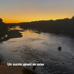 Une étrange sculpture lumineuse vient d’apparaître au milieu de la Loire : mais qu’est-ce que c’est ?