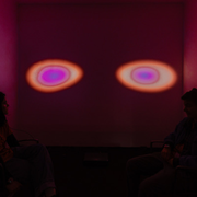 Une galerie éclairée en folie à Épinay-sur-Seine