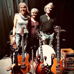Une guitare, une citoyenne