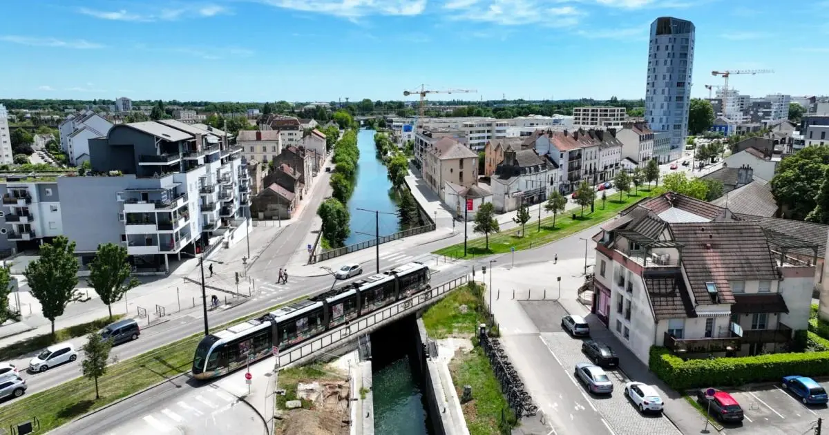 Une nouvelle passerelle pour les piétons et cyclistes avenue Jean-Jaurès à Dijon