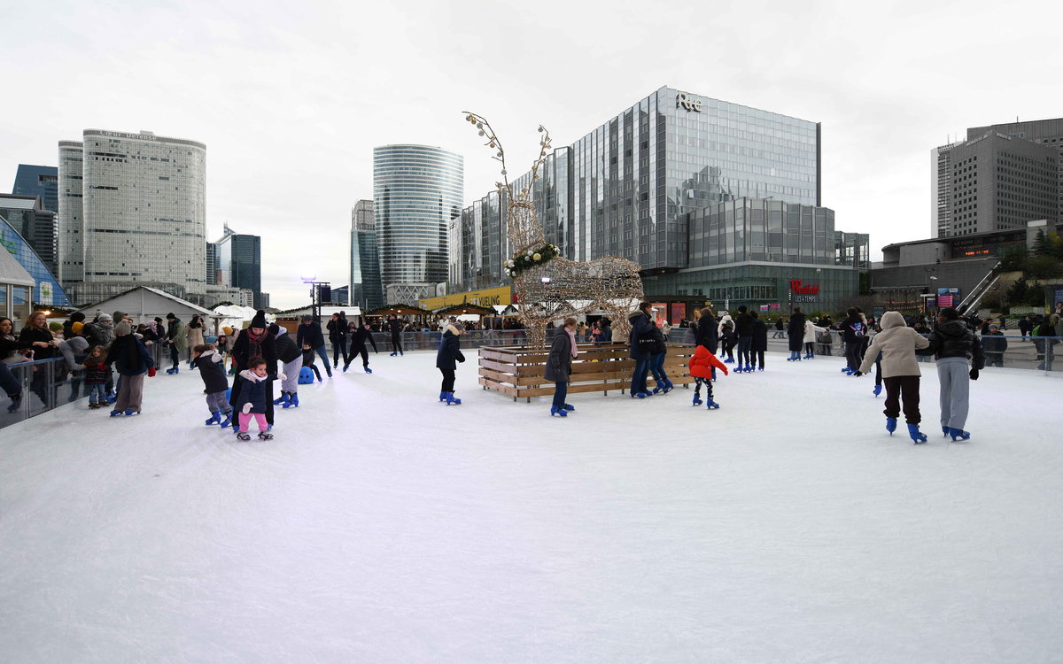 Une patinoire de glace à La Défense