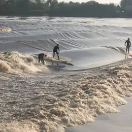 Une vague va remonter la Dordogne à contre-courant ce lundi soir près de Bordeaux