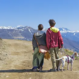 Vacances avec son chien en France : Rover dévoile les 7 meilleures régions dog-friendly pour l'été 2026