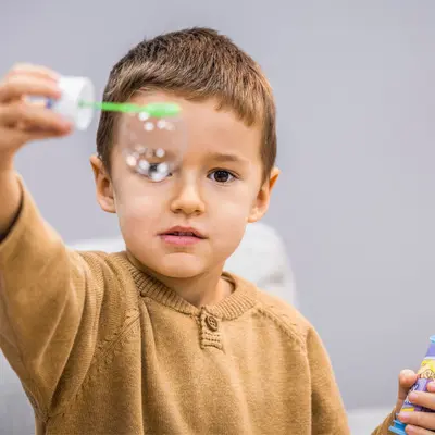 Vacances d'avril : guide de survie pour parents zen