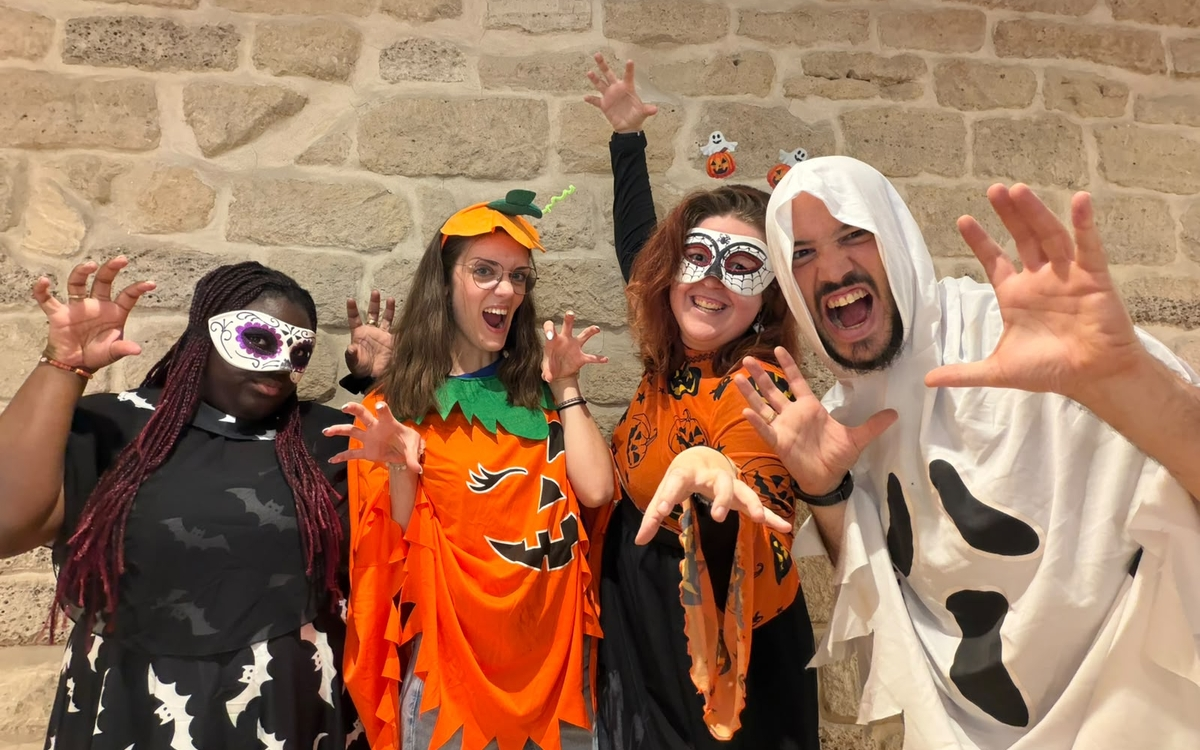 Toute l'équipe de Bulles & Billes s'est déguisée pour vous accueillir chaque samedi d'octobre : à vous de jouer, en famille !