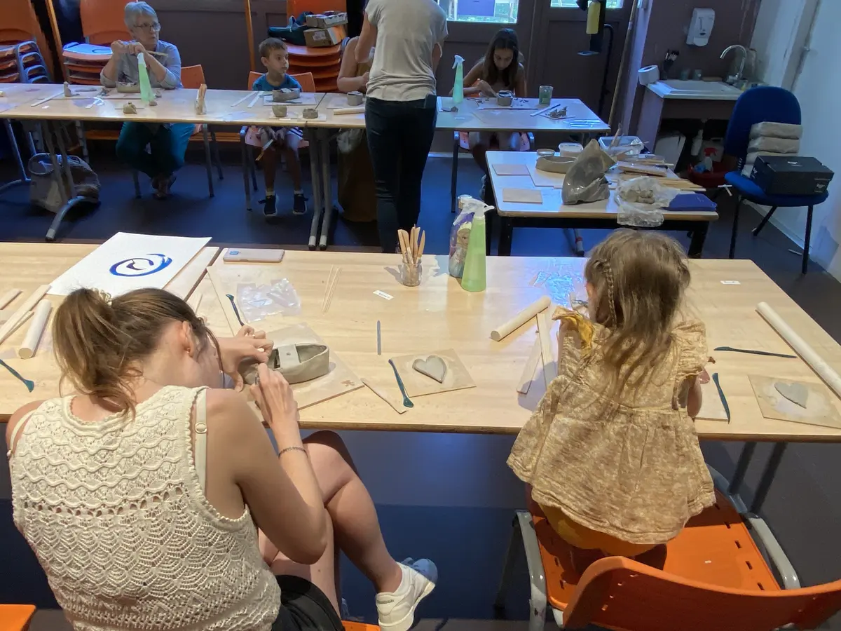 Vacances En Famille : L'Argile En Support/surface