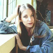 Valentine Lambert en concert pour le Folk Club de Cahors avec folk contemporain