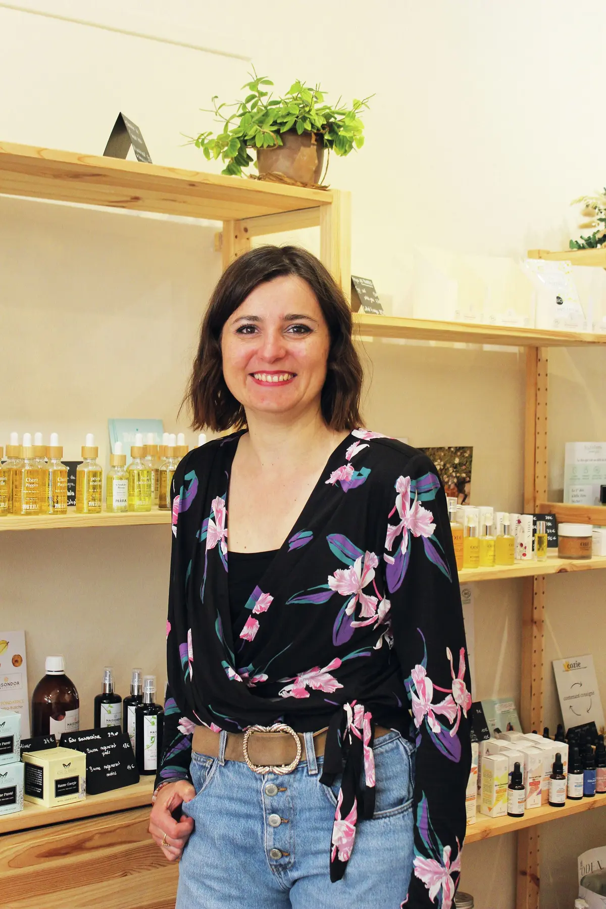 Valentine dans sa boutique rue des Franciscains à Mulhouse