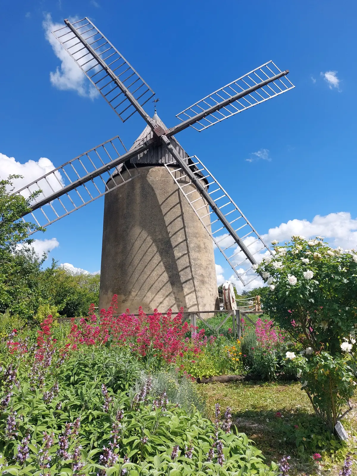 Venez Entrer Dans L'Histoire Du Village Et De La Fabrication De Farine Au Moulin à Vent