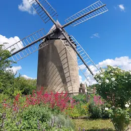 Venez Entrer Dans L'Histoire Du Village Et De La Fabrication De Farine Au Moulin à Vent