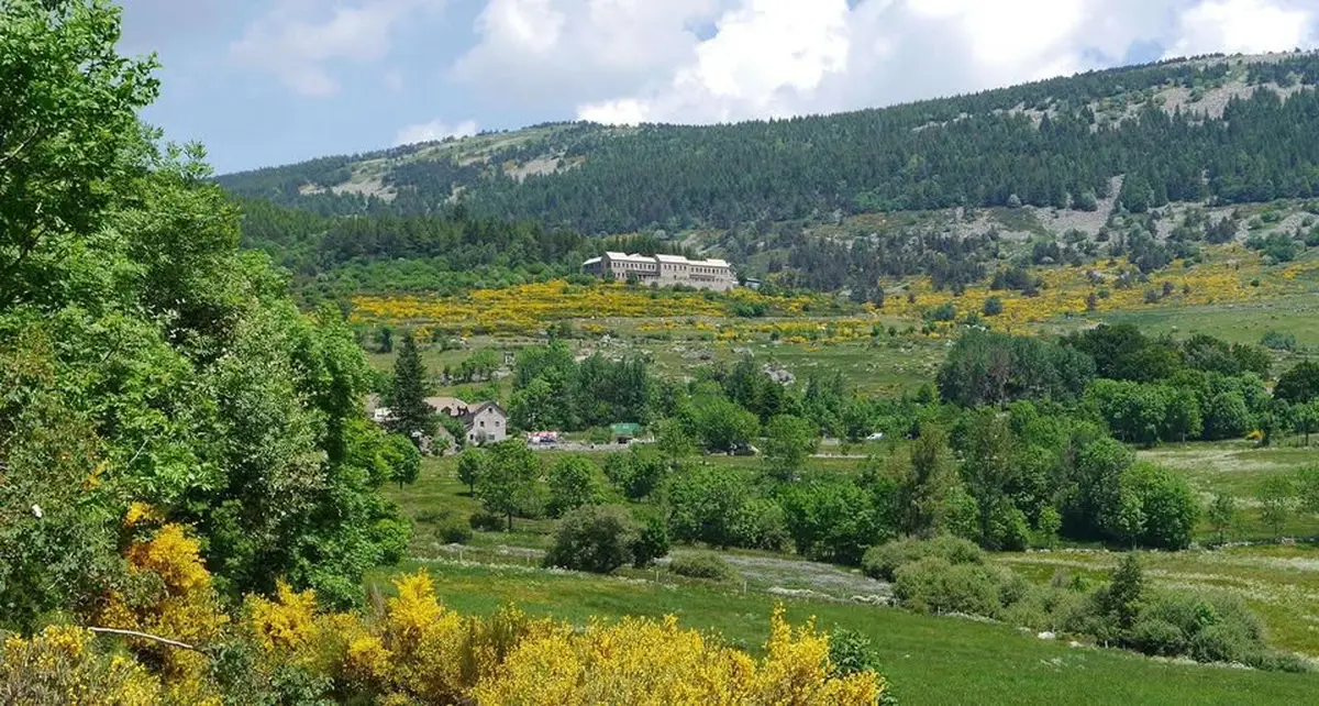 Venez-Nous Aider Pour Preparer La Saison