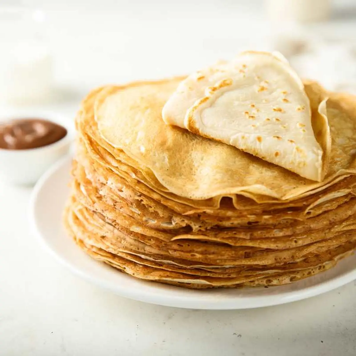 Vente de crêpes réalisée par les Vieux Moteurs Gascons.