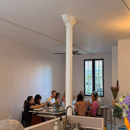 Vernissage : un nouveau café-atelier d'arts créatifs ouvre ses portes