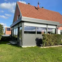 Une veranda pour agrandir l'espace dans la maison &copy; Verral