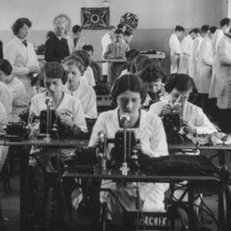 Vêtements en pointillé : L'apprentissage de la couture dans les écoles de jeunes filles
