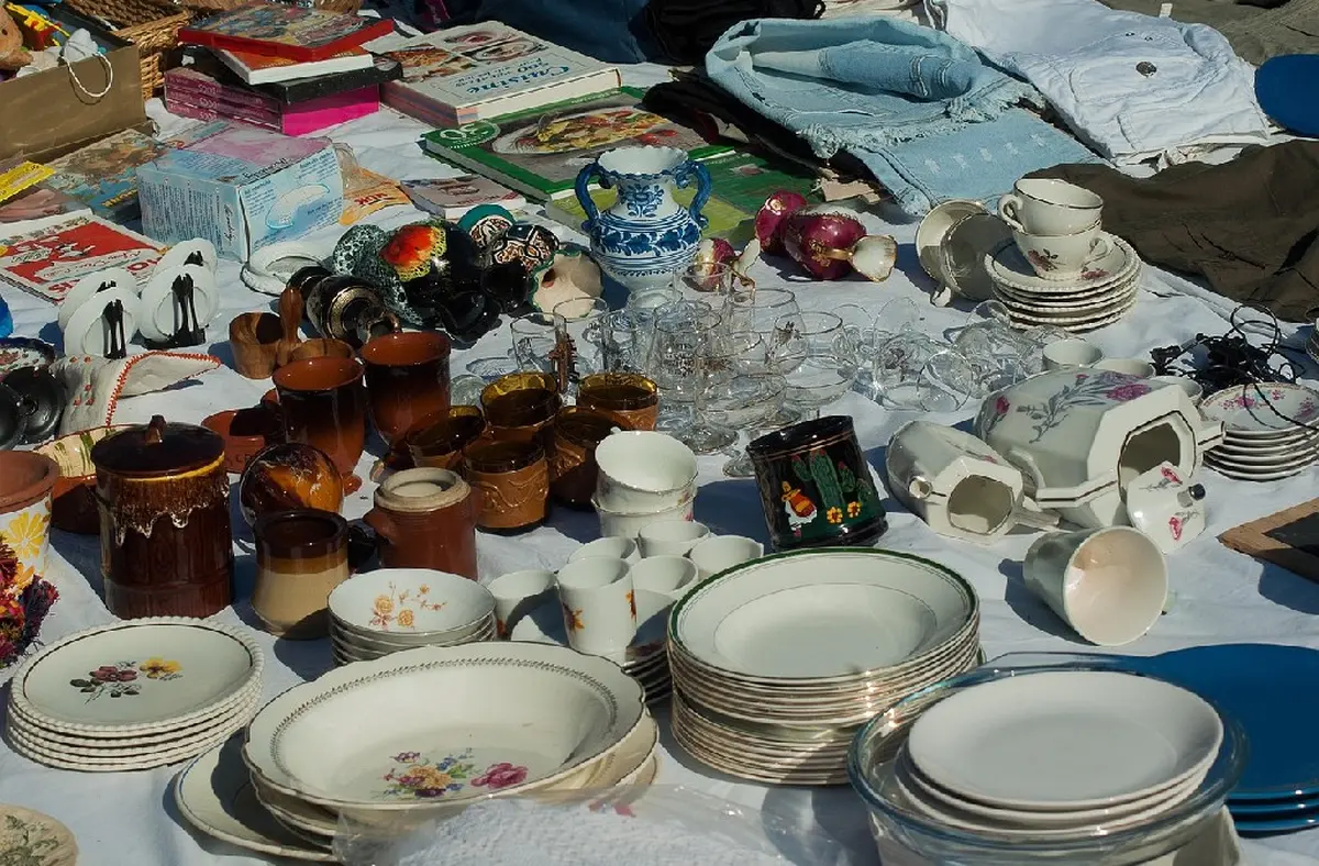 Vide grenier au bord de l'eau