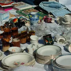 Vide grenier au bord de l'eau