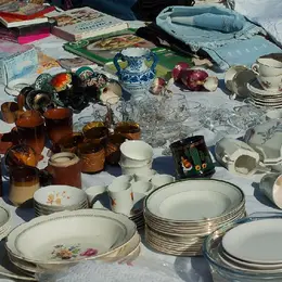 Vide grenier au bord de l'eau