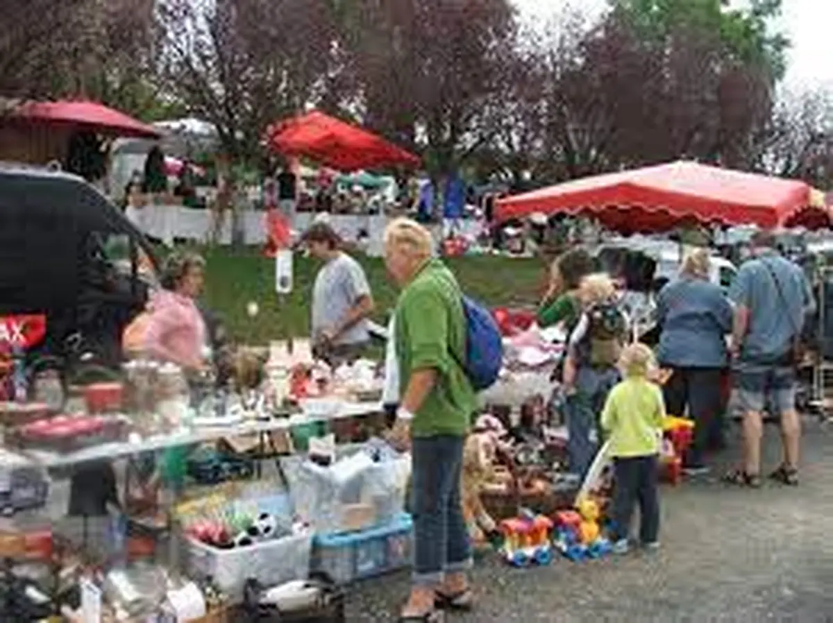 Vide grenier - Brocante à Plazac