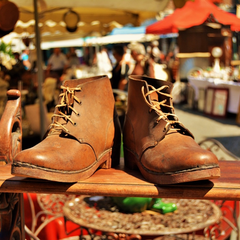 Vide-grenier dans les rues fleuries de Mortemart
