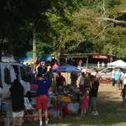 Vide-greniers durant la Fête du Grand chêne