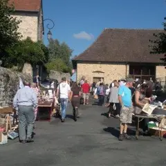 Vide-greniers village  au Pays de l'or