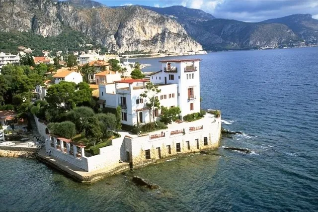 La Villa Kerylos domine la Méditerranée