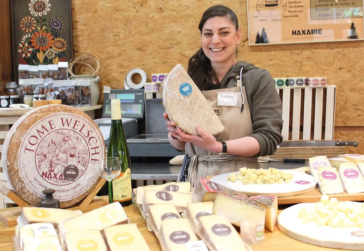Fanny Bernier, jamais avare d'explications à la boutique