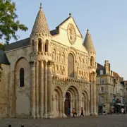Visite à pied d'Aliénor d'Aquitaine à Poitiers (86)