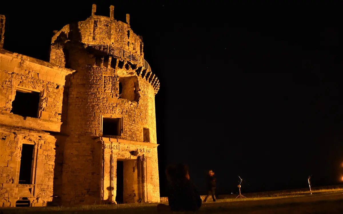 Visite aux flambeaux : entre histoire et ombres