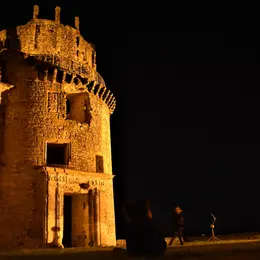 Visite aux flambeaux : entre histoire et ombres