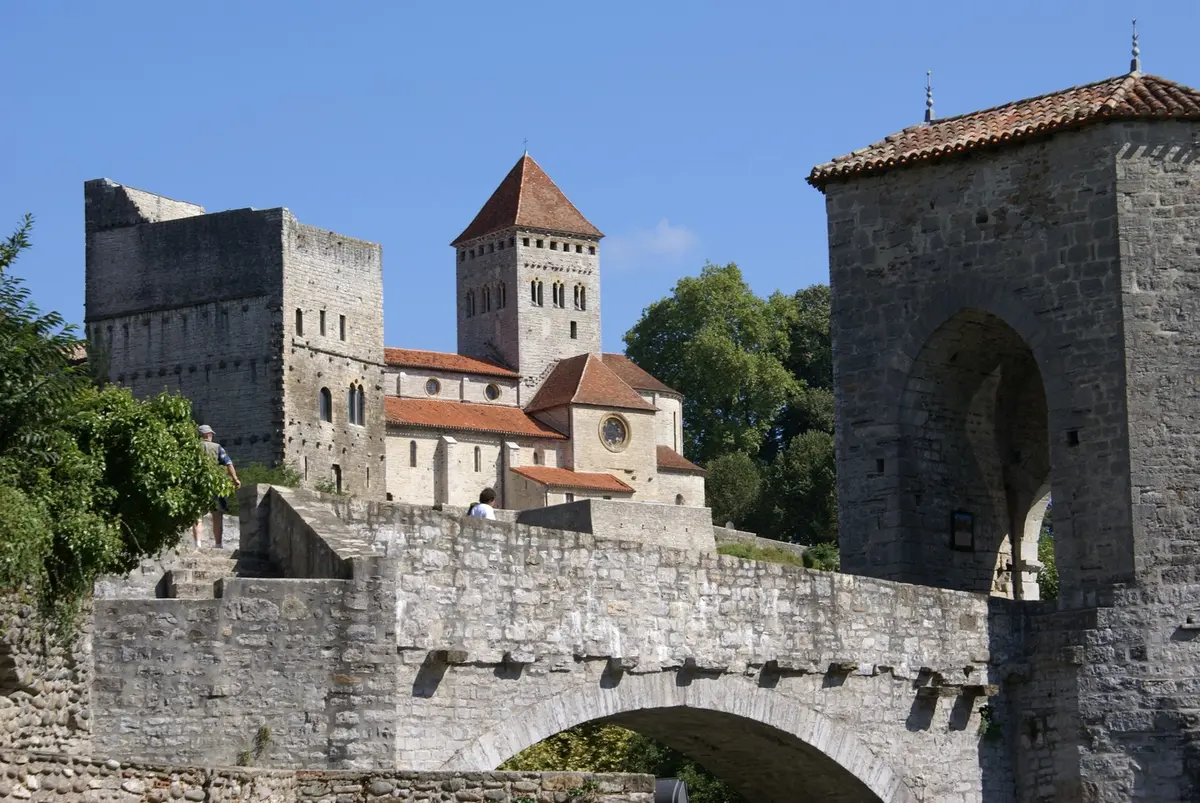Visite commentée : A la découverte de la cité médiévale et billet d'entrée à la Tour Monréal