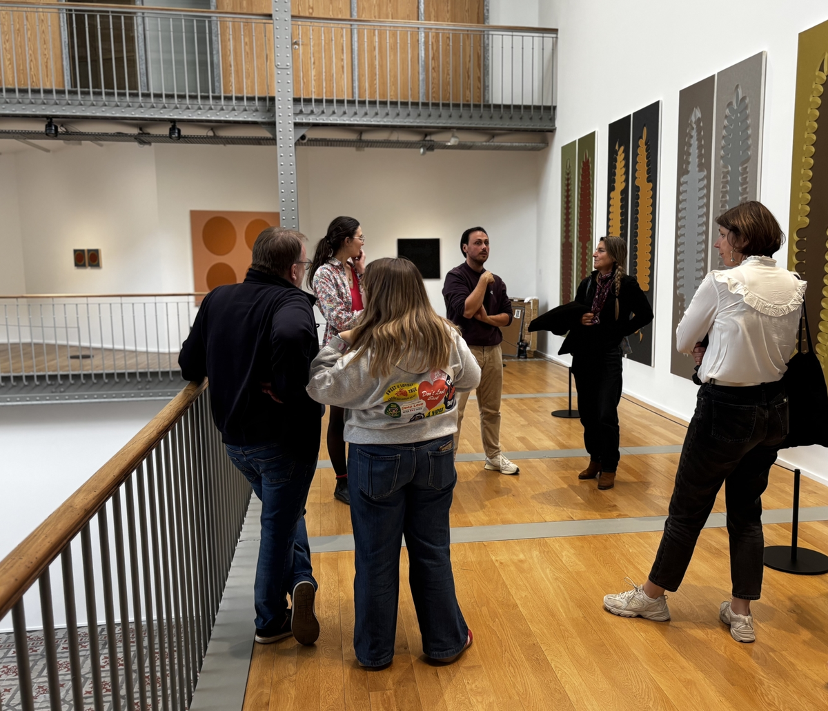 Visite de l'exposition Sans contrefaçon — Anatomie d'un vêtement en Langue des Signes Française