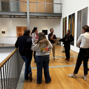 Visite de l'exposition Sans contrefaçon — Anatomie d'un vêtement en Langue des Signes Française