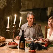 Visite de la vigne à la cave troglo