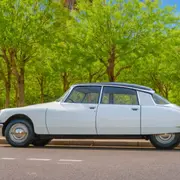Visite de Paris à bord d'une Citroën DS vintage avec chauffeur