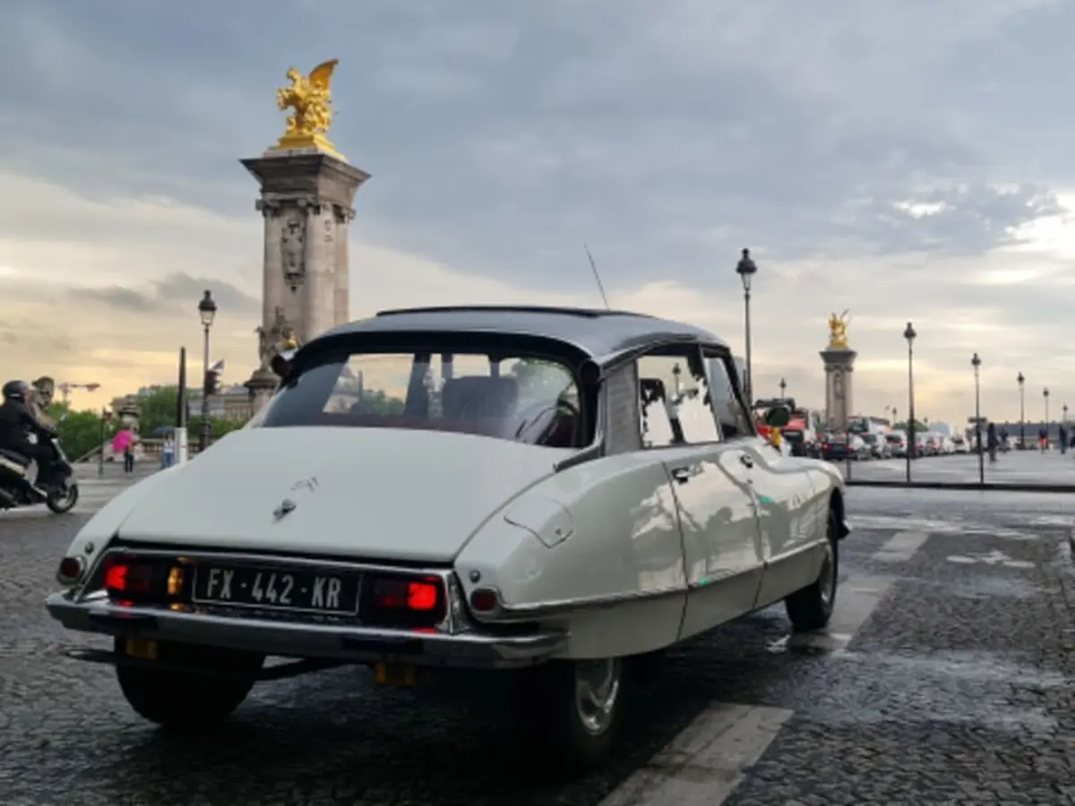 Visite de Paris à bord d'une DS avec chauffeur