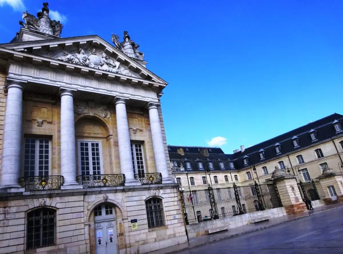 Visite découverte :  ça déménage à la mairie  !