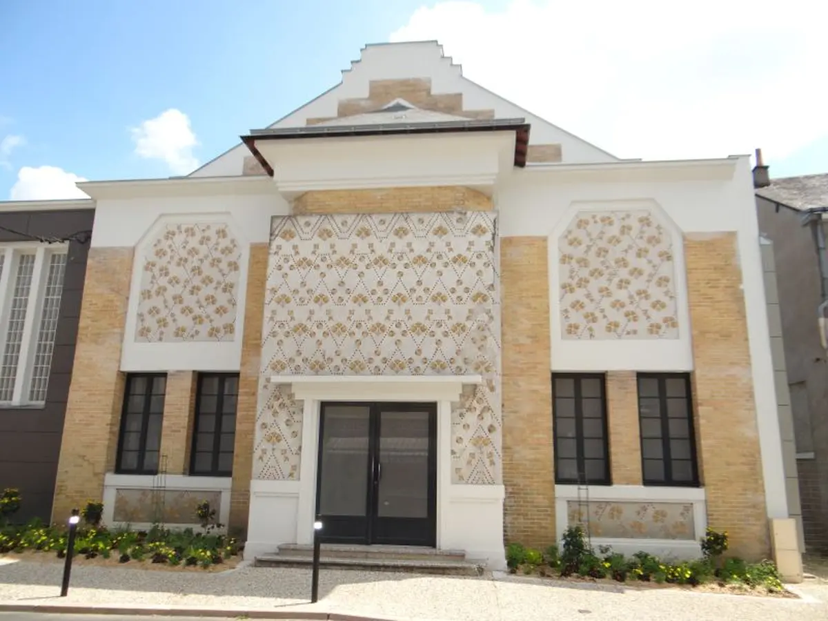 Visite découverte Château-Renault sur la route des vacances : l'architecture des loisirs