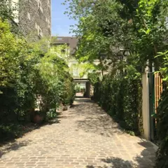 Visite des passages cachés et dernier artisan du bois à Bastille