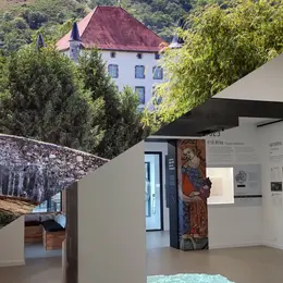 Visite du centre d'interprétation Mehaka sur la Basse Navarre et du village de Baigorri en français.