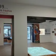 Visite du centre d\'interprétation Mehaka sur la Basse Navarre en basque. Mehakaren bisita