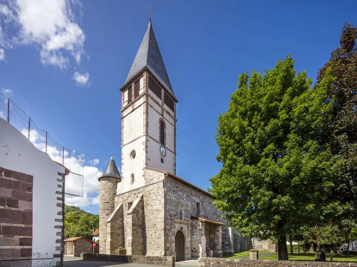 Visite du centre d'interprétation Mehaka sur la Basse Navarre et du village de Baigorri en français.